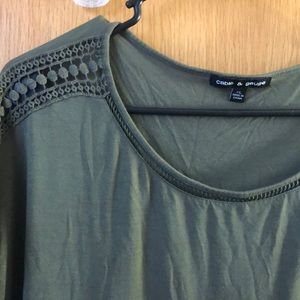 Cable & Gauge navy green blouse. XL